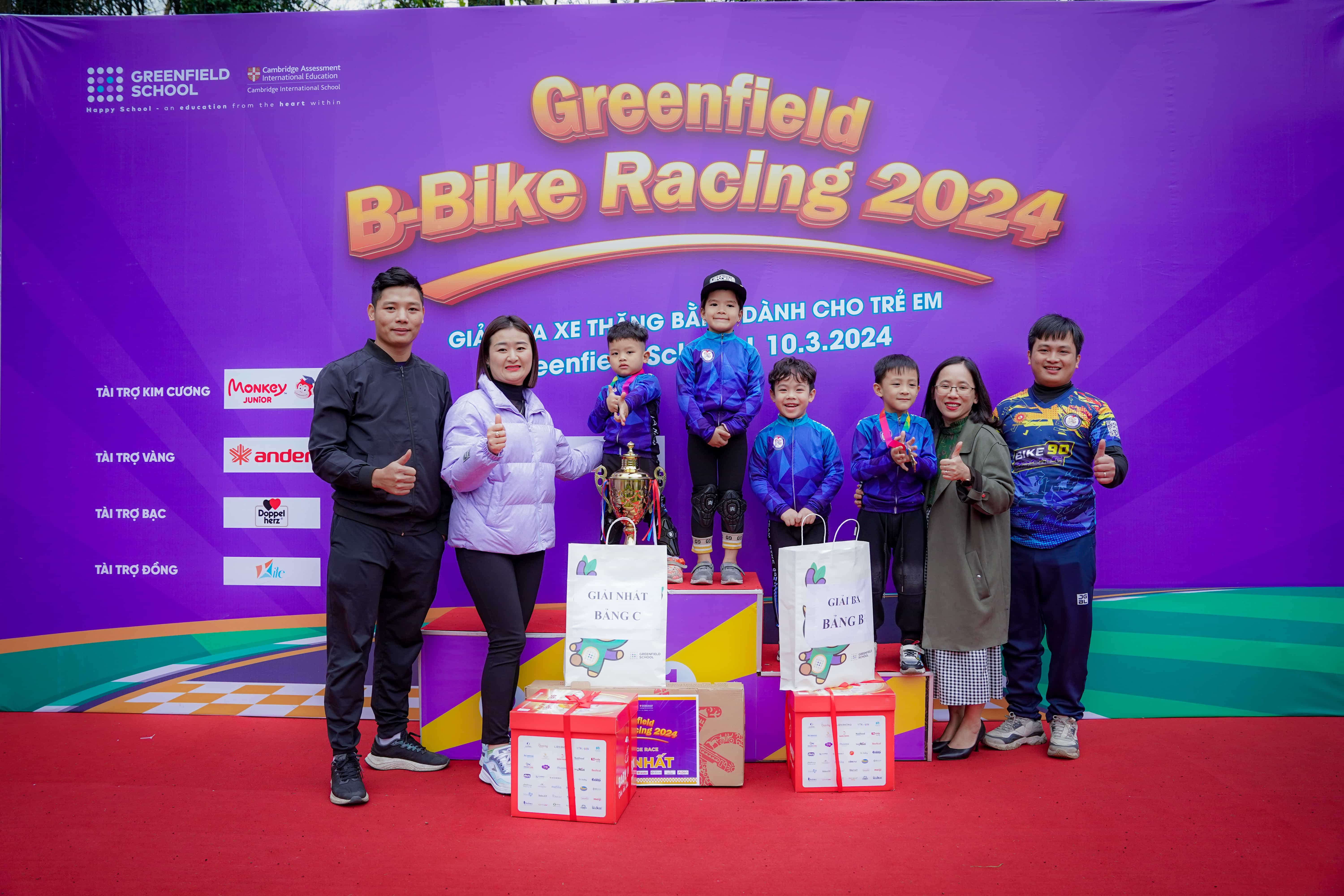 Hơn 300 thí sinh tranh tài tại giải đua xe thăng bằng Greenfield B-Bike Racing 2024