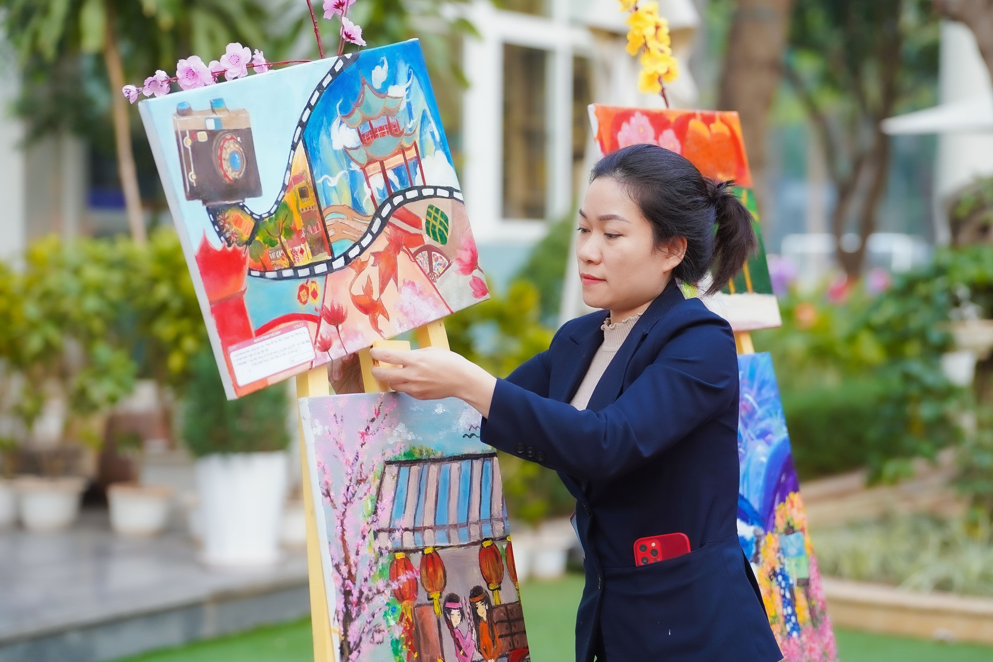 The unique "Spring Colors" exhibition at the Tet Nhan Ai Fair 2025