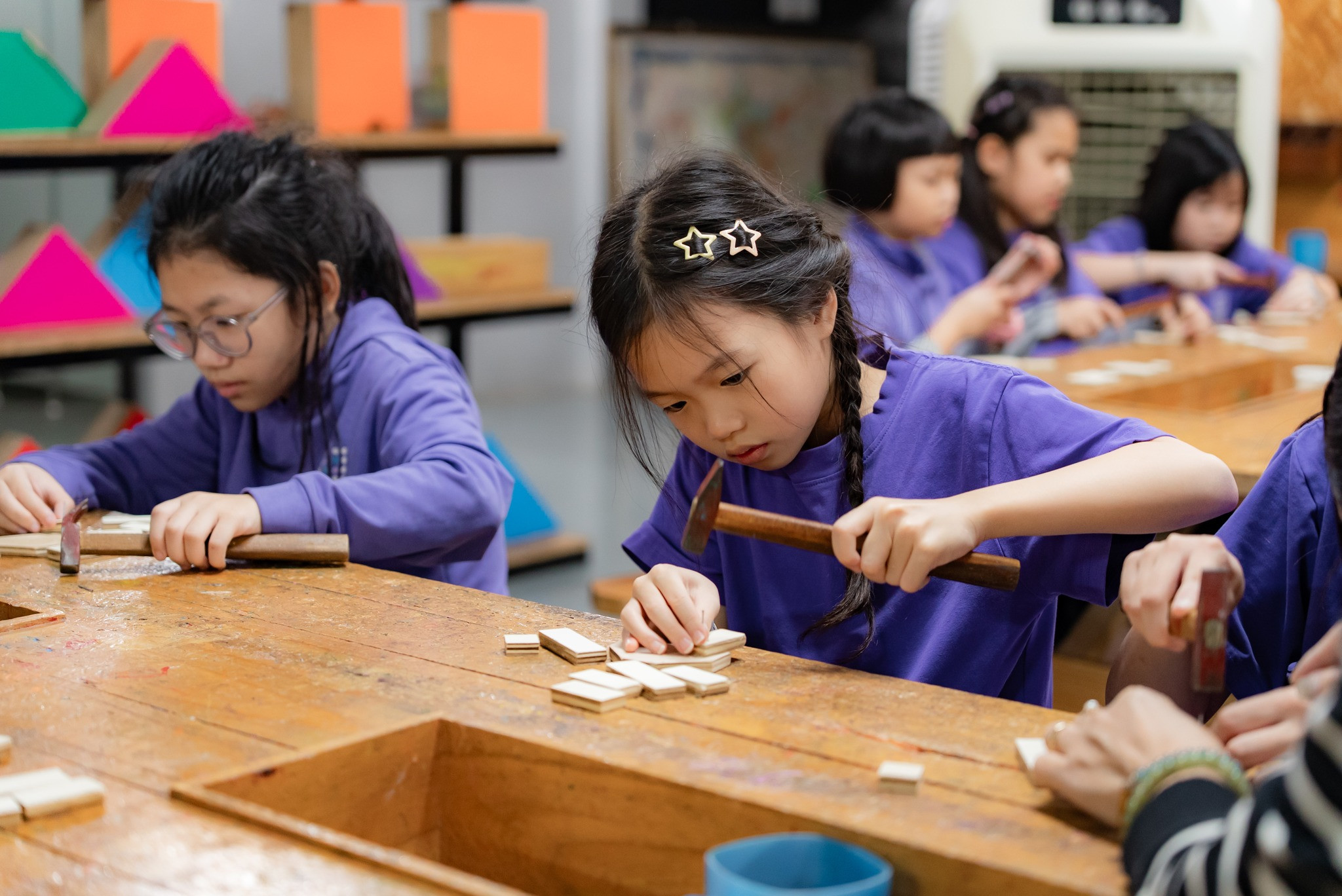 Học sinh Khối 4 "nhập vai" kỹ sư nhí, khám phá khoa học tự nhiên tại STEAM Land