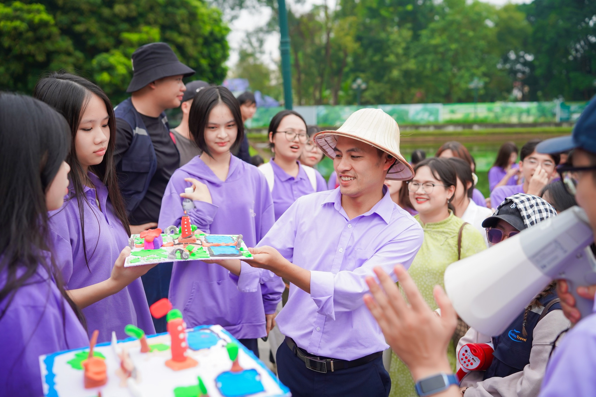 Xuôi về quá khứ, Khối 11 ghé thăm "địa linh sinh nhân kiệt" - Làng cổ Đường Lâm