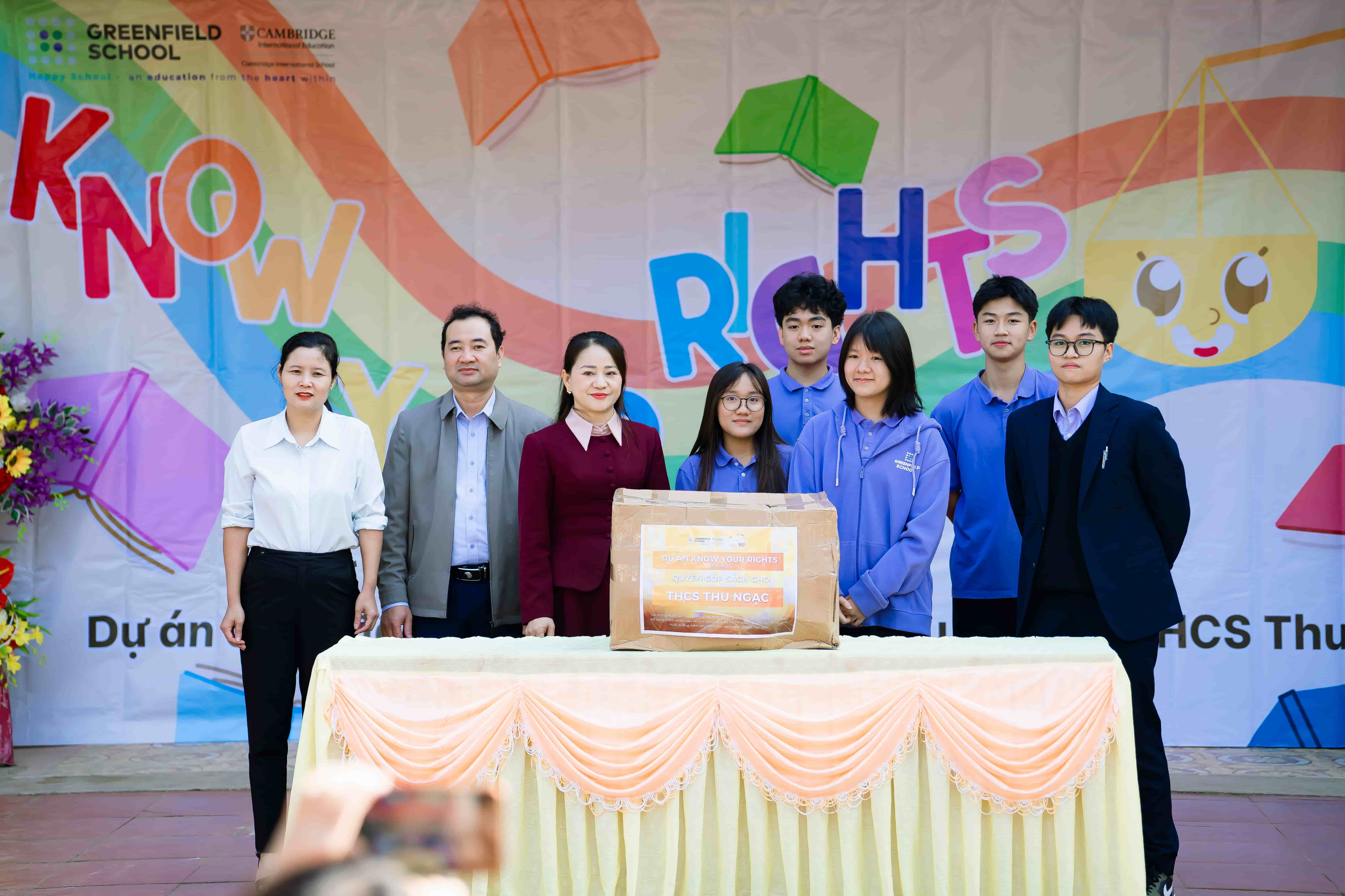 Học sinh 10C1 đưa kiến thức pháp luật đến gần với trẻ em vùng cao