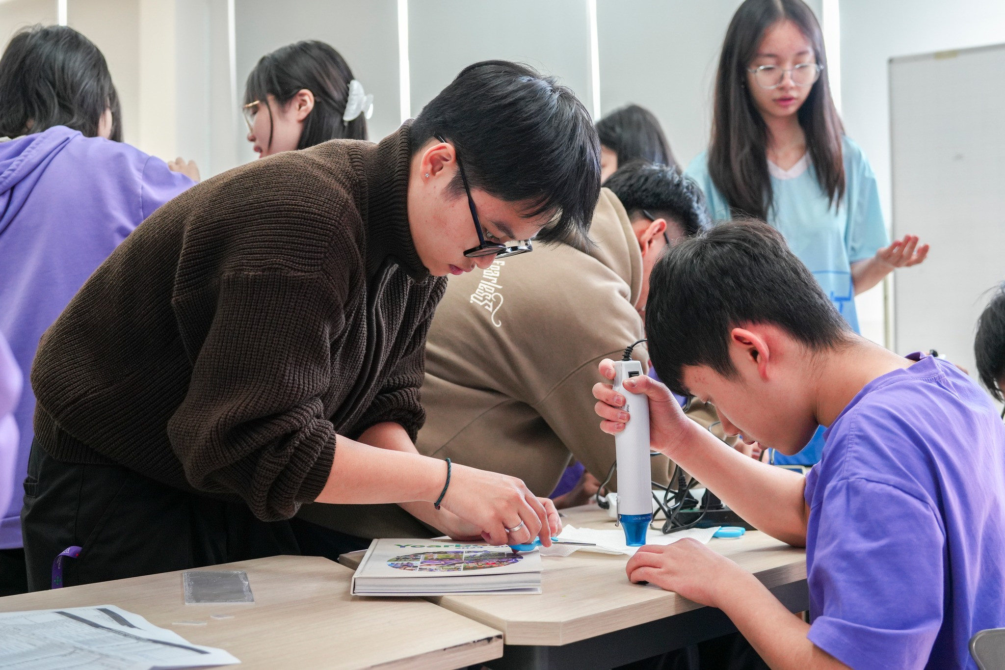 Lớp 10G3 gây quỹ hơn 10 triệu đồng sau chuỗi workshop thuộc dự án "Together for care"