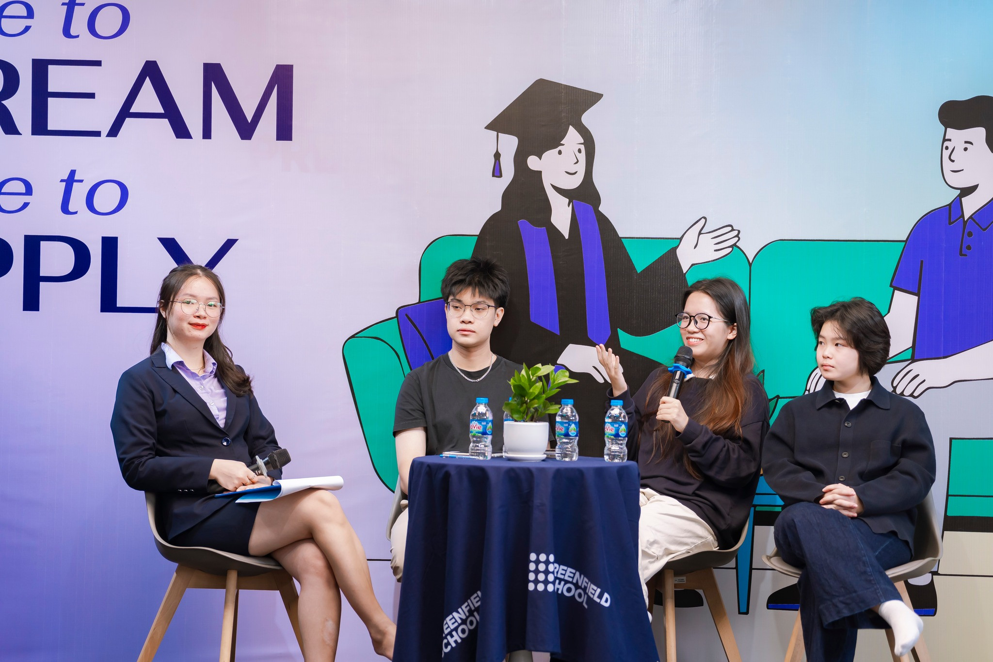 Học sinh Khối 10 - 12 bỏ túi "bí kíp" thành công cùng "thợ săn học bổng"