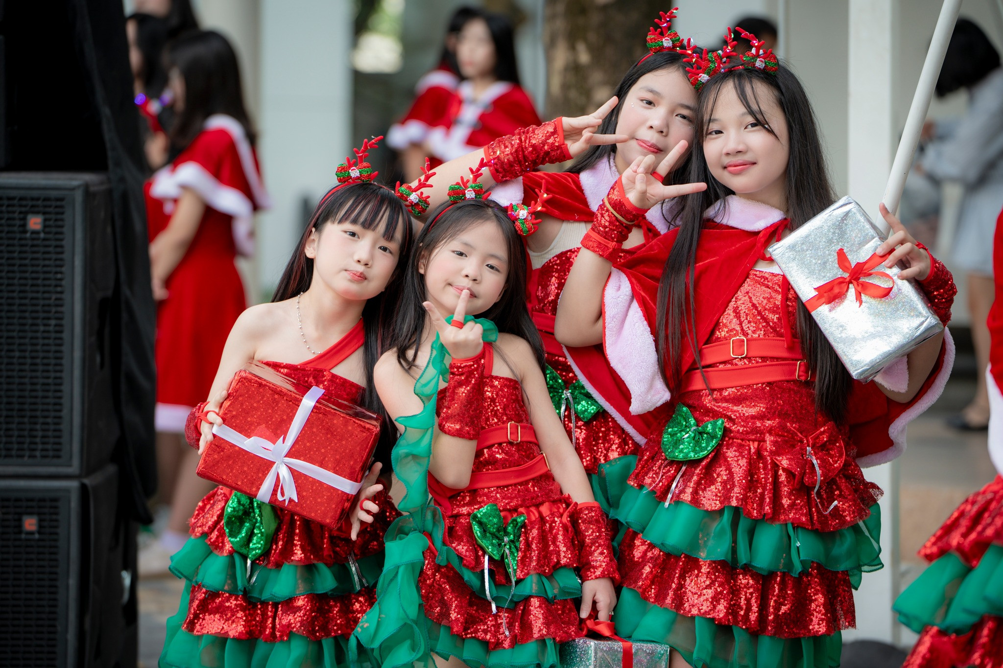 Khối Tiểu học cùng hòa nhịp giáng sinh tại Lễ hội "Snowy Land"