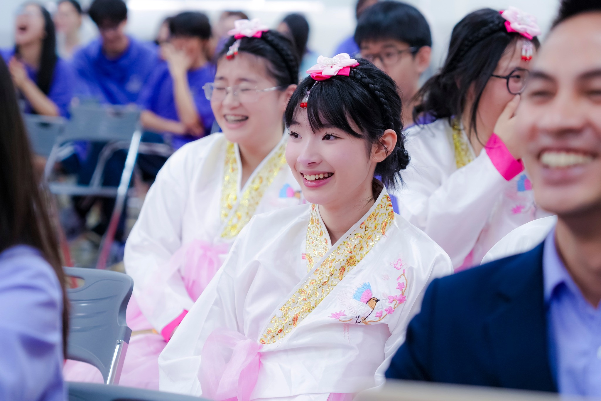 Khối 11 khám phá sắc màu văn hóa thế giới qua dự án địa lý