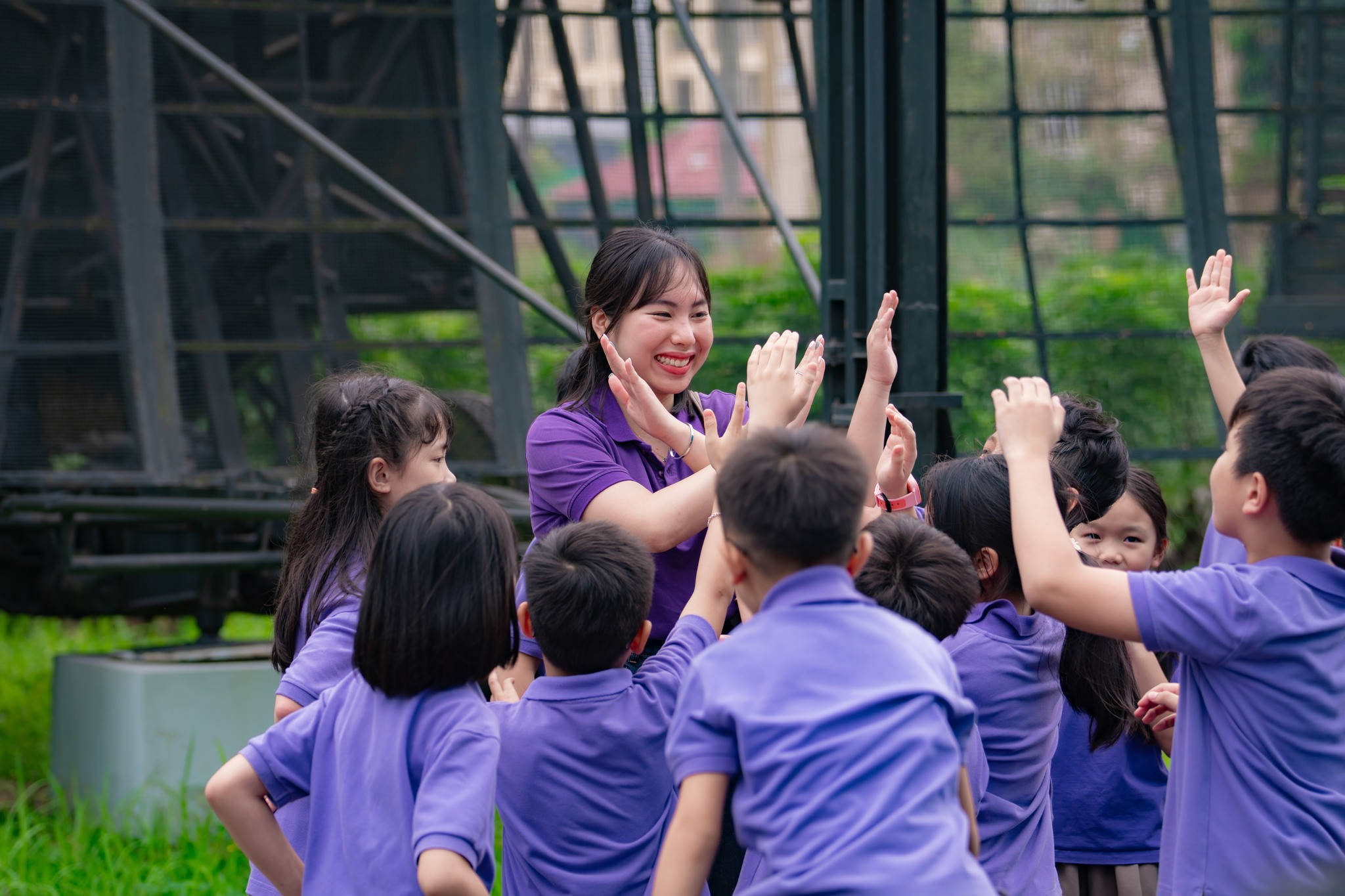 Một ngày học lịch sử tại Bảo tàng Phòng không - Không quân cùng học sinh Khối 3