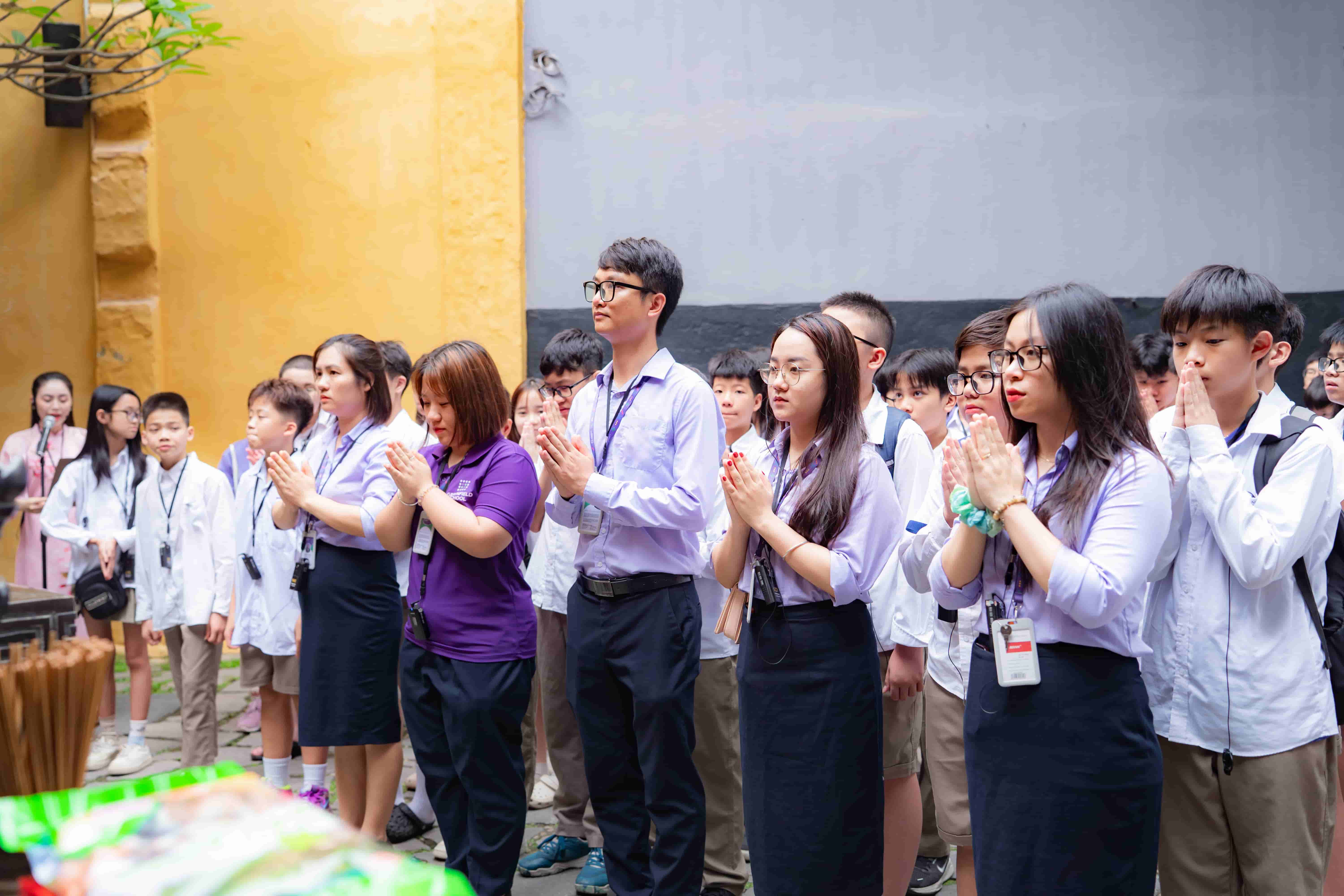 Trải nghiệm lịch sử sống động: Học sinh Khối 7 và hành trình khám phá di tích Nhà tù Hỏa Lò