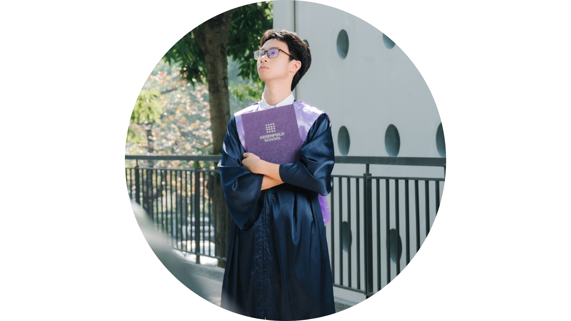 Writing about his father’s honey jar, Tran Bach Nguyen wins over 8 billion VND in scholarships from 5 prestigious U.S. universities