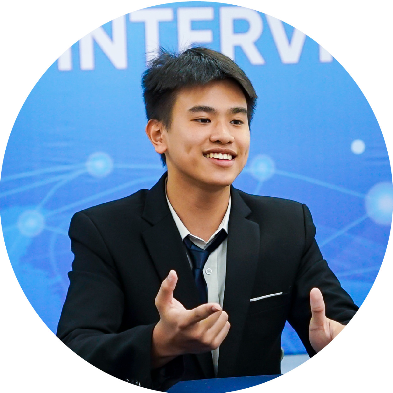 Không cần câu chuyện "kịch tính", Nguyễn Minh Hùng chinh phục học bổng Global Leader bằng sự chân thật