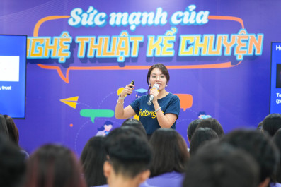 Fulbright Admissions officer "Tips" Greenfield School students on applying storytelling in college applications