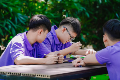 12th grade students showcase their poetry skills