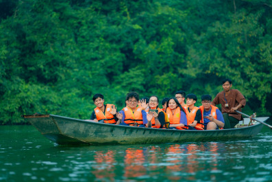 Grade 9 field trip: Traveling far to grow closer