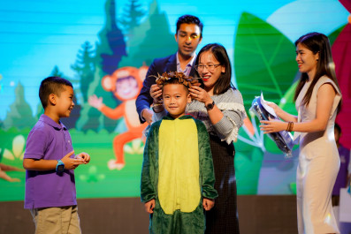 36 "young storytelling talents" compete in the final round of the English Storytelling Contest