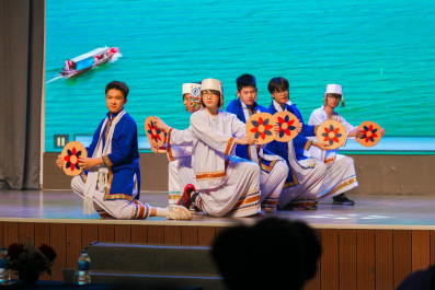 The colors of Vietnam’s enthic cultures through the lens of Greenfield School students