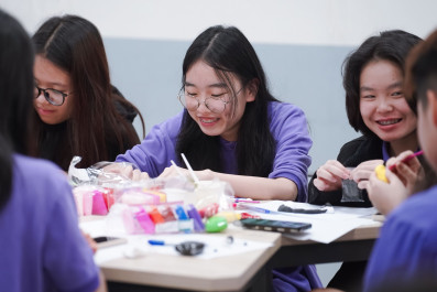 Be Psy Bucky numbers 03, 04: Greenfield School Students Explore and Shape Their Personal Identity