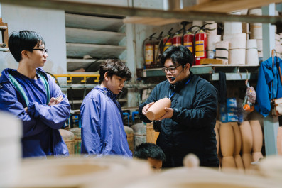 Grade 8C1 students explore the business model of Bat Trang Ceramic Village