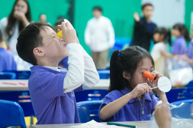 Grade 2 students explore the fascinating "world of science"
