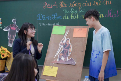 Grade 10G4 students experience “oral storytelling in the wild” through the Đăm Săn epic.