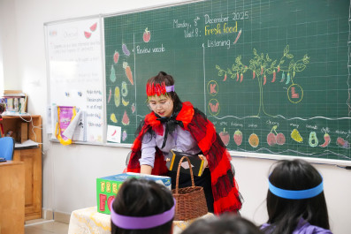 Impressed by the “Fruit Kingdom” in the Grade 4 English lesson