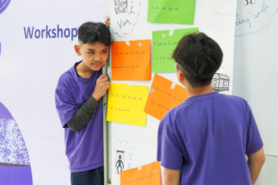 Students in Grades 7–8 learn how to develop skills for building healthy relationships.